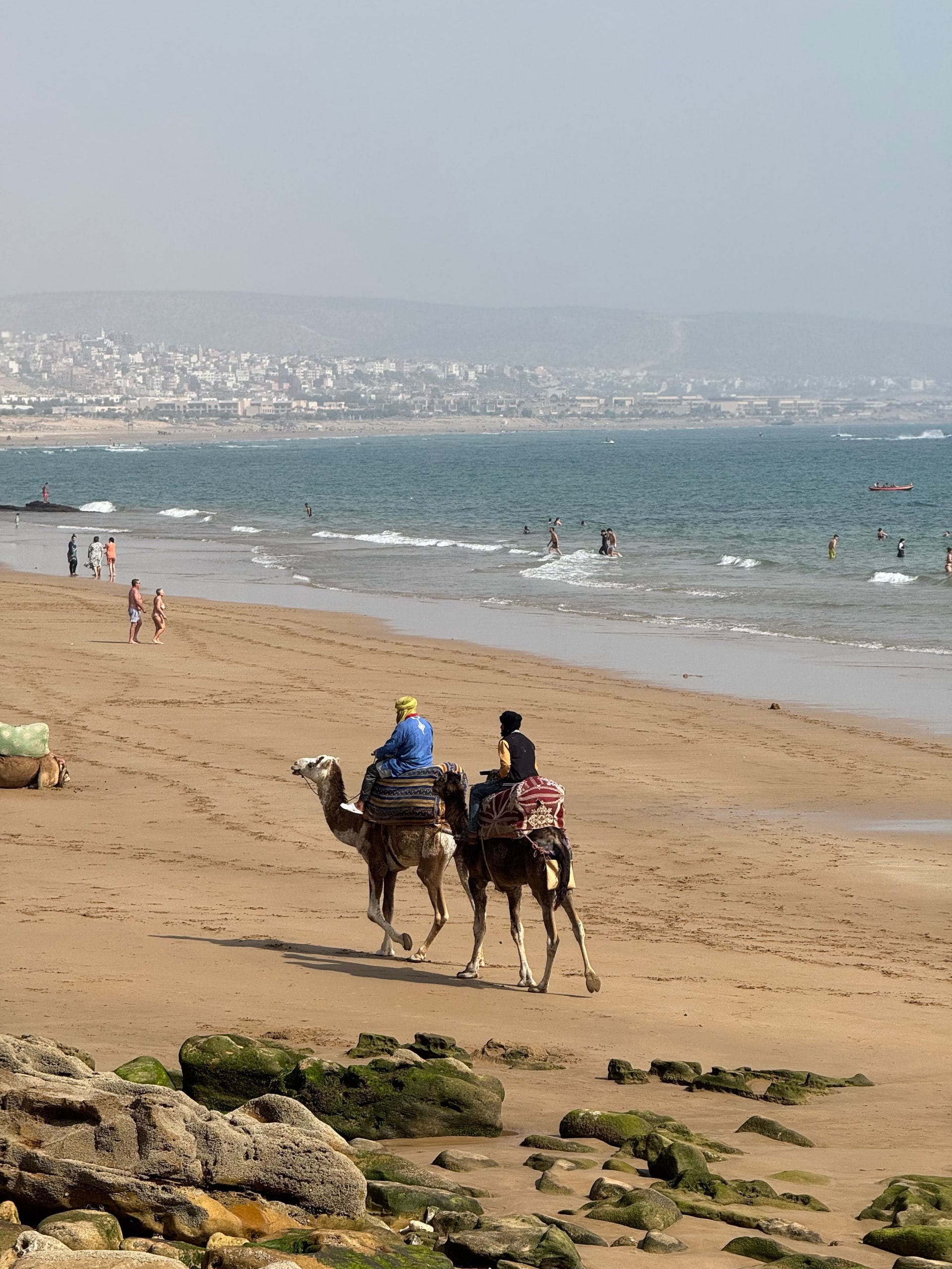 جولة على ظهر الجمل على شاطئ أكادير